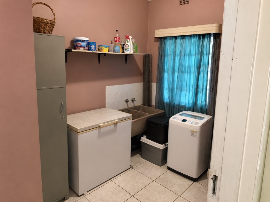 To Let 4 Bedroom Property for Rent in Oos Einde North West